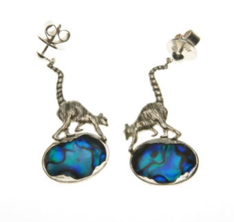 to.ar.2– Lemurs, earrings, 950 silver, abalone, patina