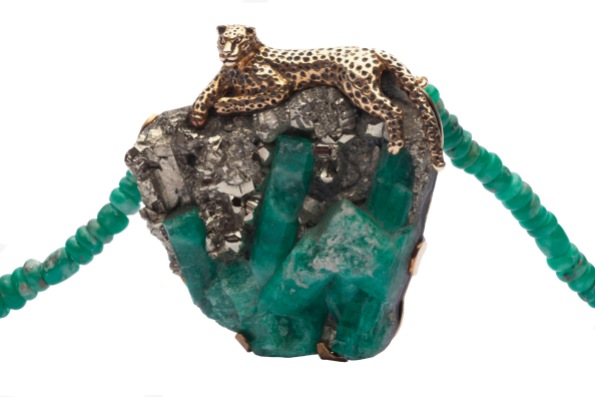 to.co.3– Jaguar, necklace, 18 karat gold, patina, rough natural emerald with emerald crystal, calcite and pyrite