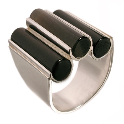 im.an.4– Magnet, ring, 950 silver, cow horn